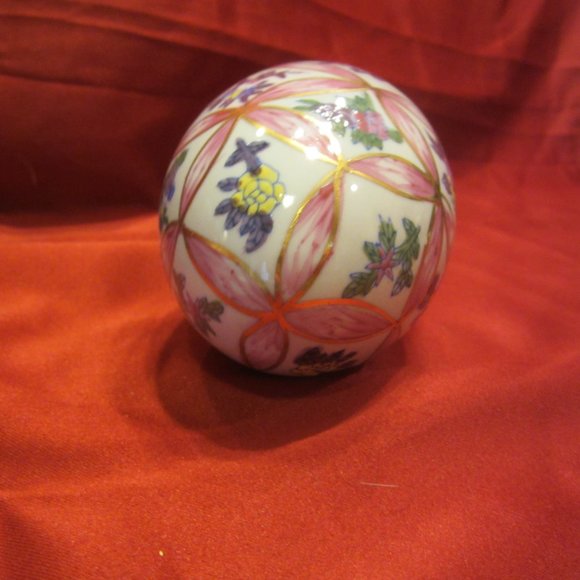 VTG CERAIMC HAND PAINTED LARGE EGG, FLORAL MOTIF - Picture 4 of 7